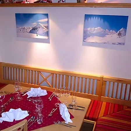 Готель Alpina's Beds & Boots