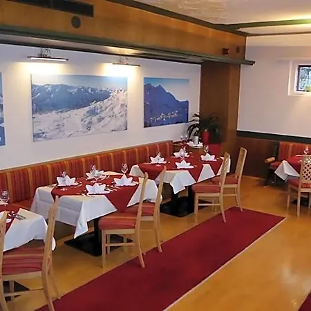 Alpina's Beds & Boots Готель 3*