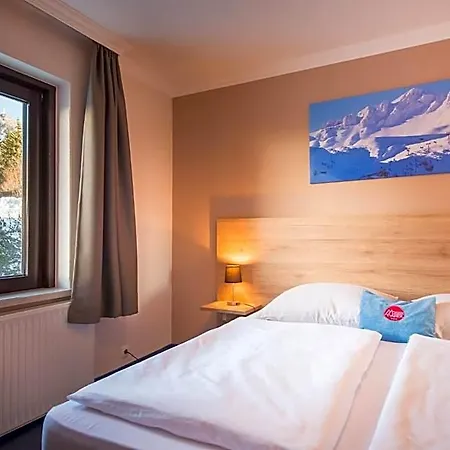 Готель Alpina's Beds & Boots