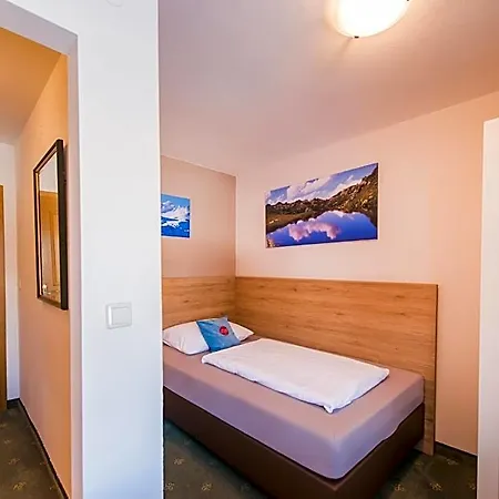 Alpina's Beds & Boots Готель