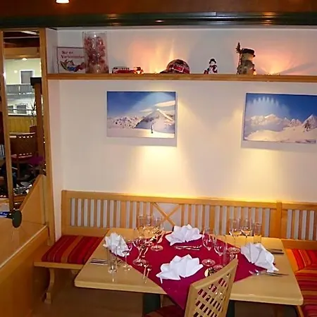 Готель Alpina's Beds & Boots 3*