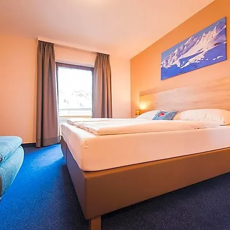 Alpina's Beds & Boots Готель 3*