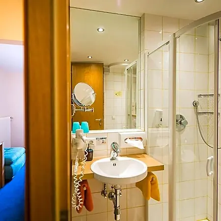 Alpina's Beds & Boots Готель 3*
